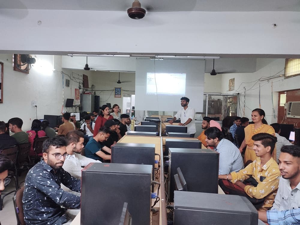 Computer Science Lab at D.A.V. (PG) College, Karnal